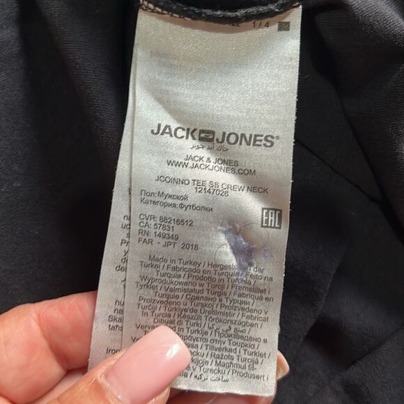 T-shirt / Size M - Picture 4 of 6